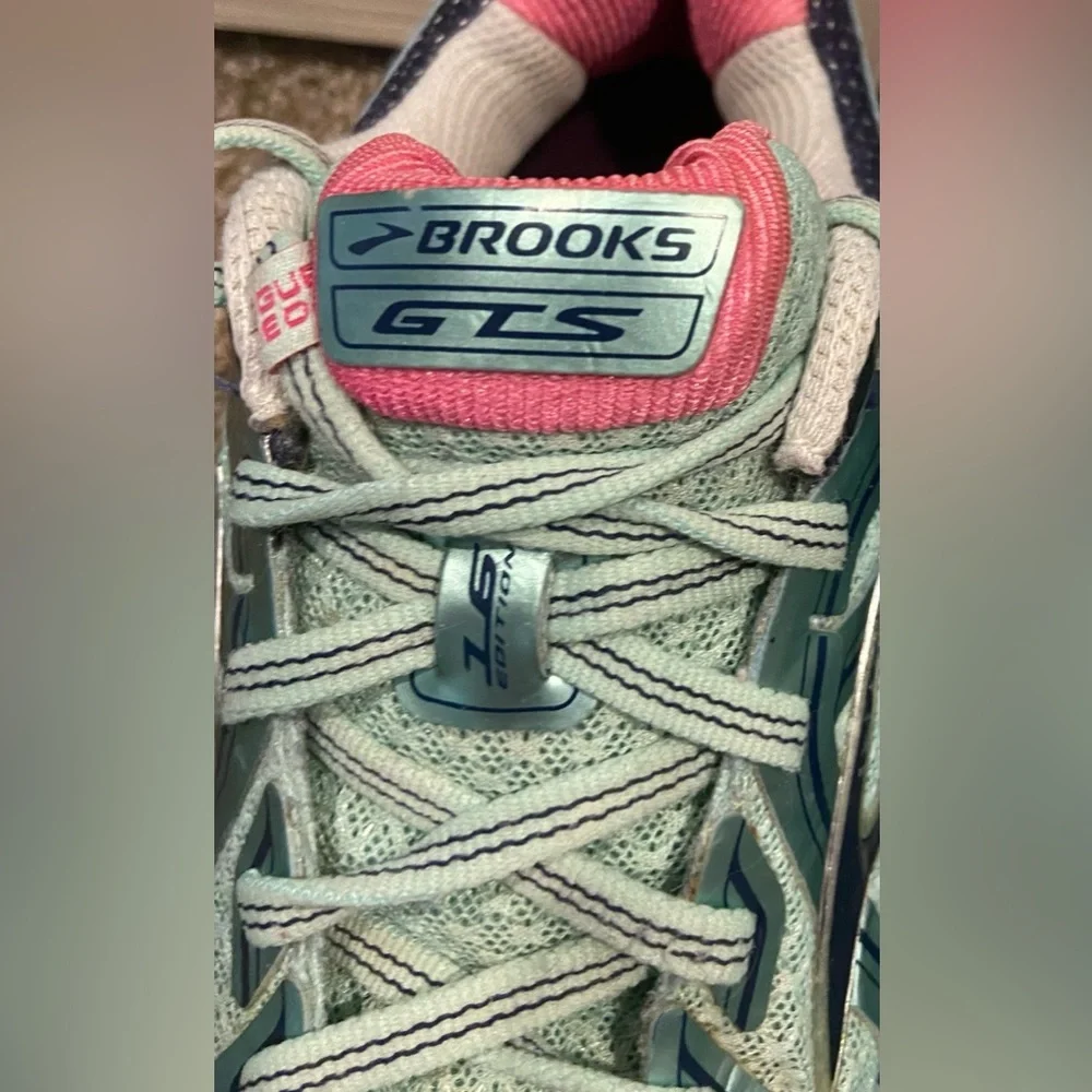 BROOKS Adrenaline GTS 16 Wmn Sz 10 Running Athletic Shoes Aqua Blue Pink